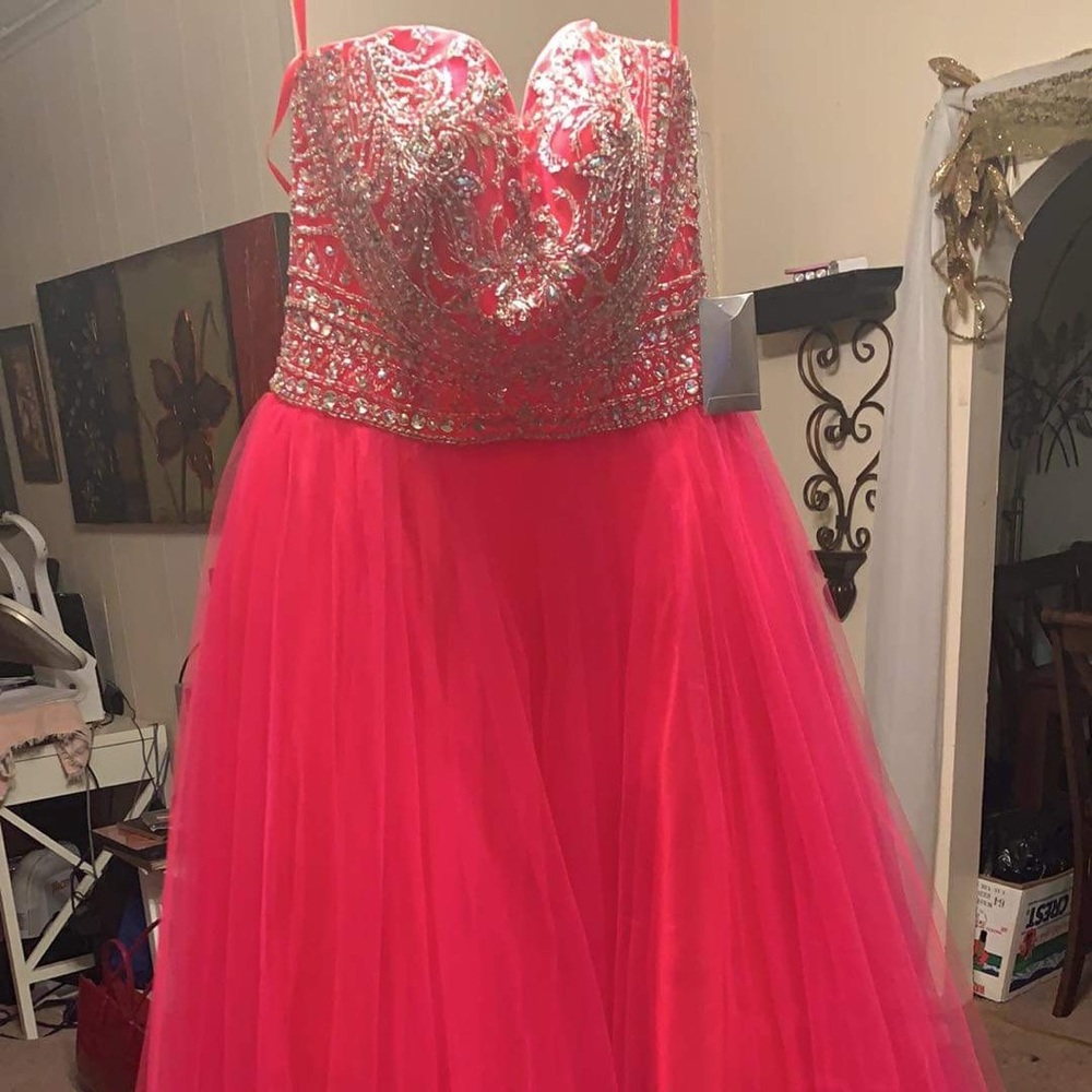 Pink prom dress it’s floor length